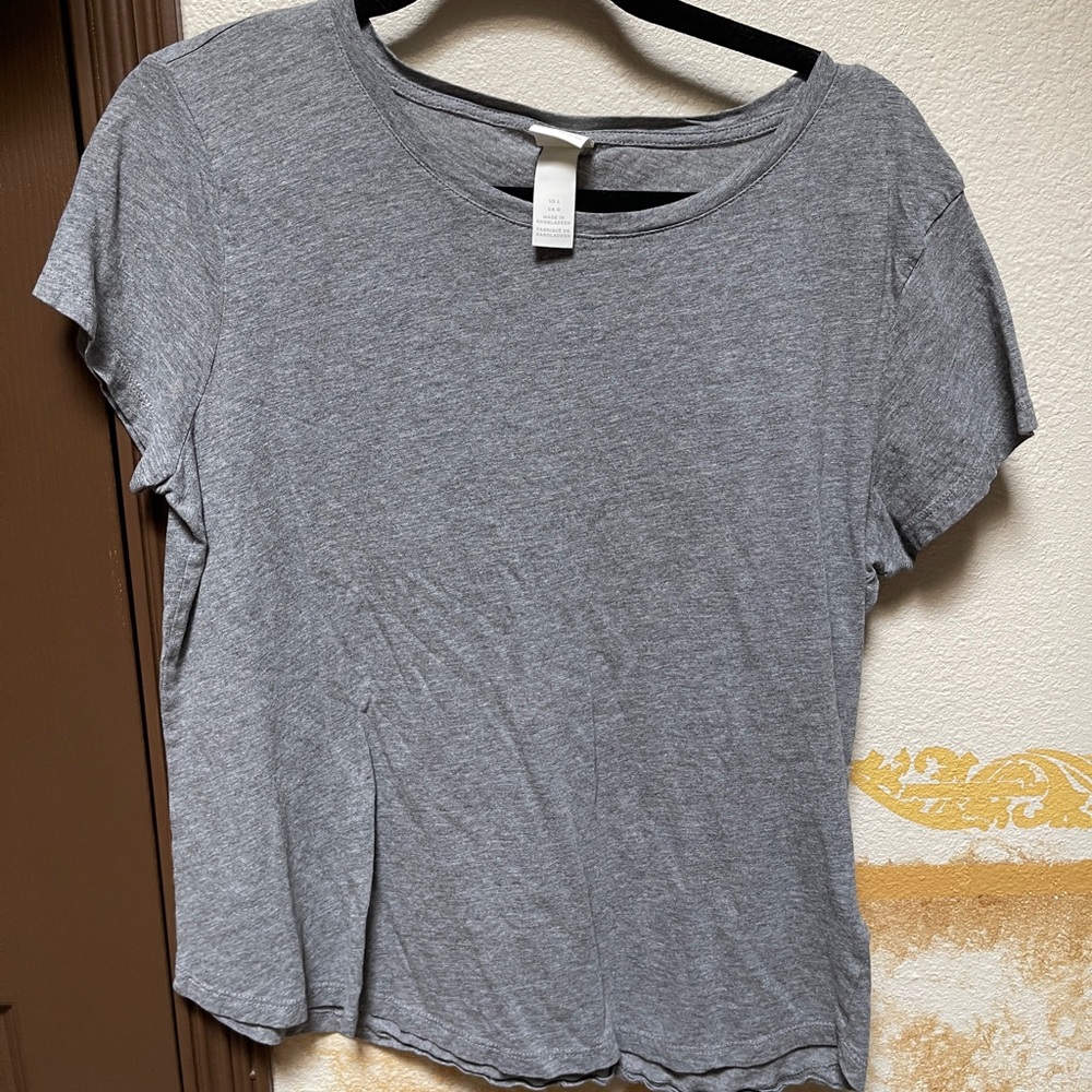 H&M grey t shirt size Large